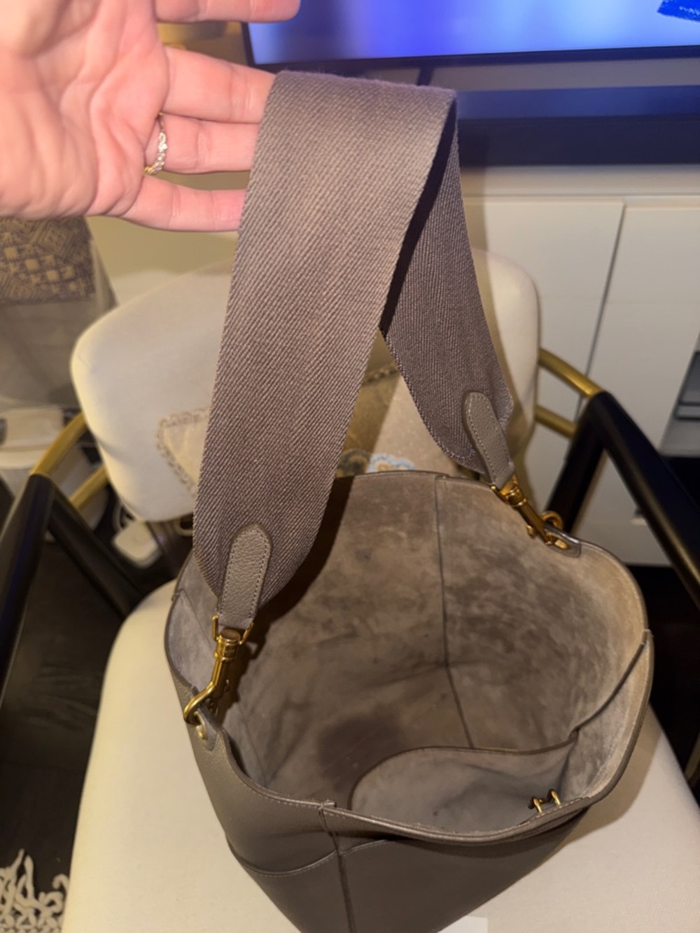 Authentic Celine Seau Taupe/Brown Pebbled Leather Tote w/Wide Strap suede int. - Picture 13 of 17